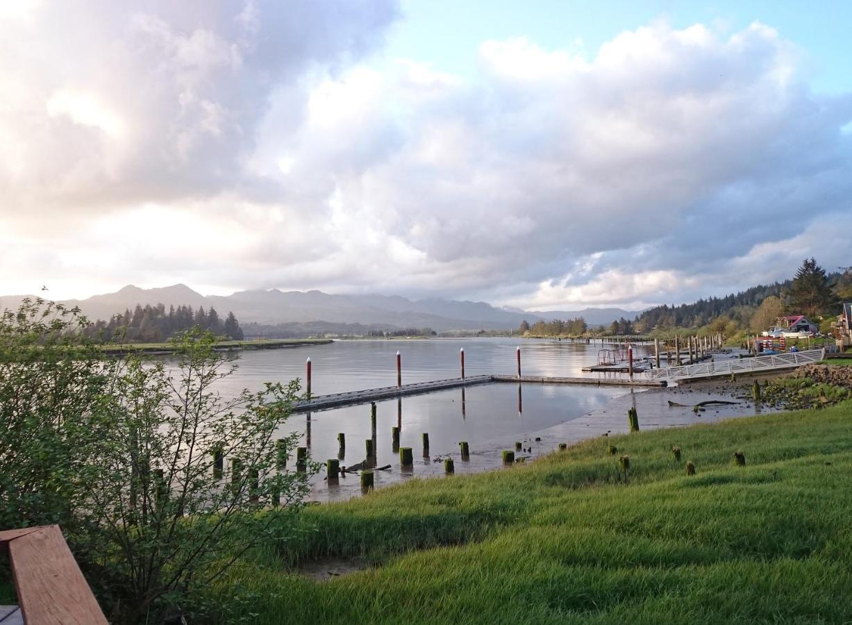 Wheeler On The Bay Lodge And Marina Exterior foto